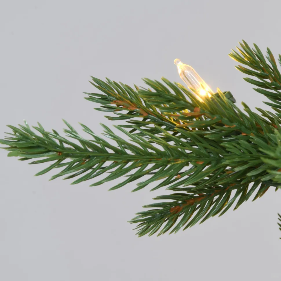 New The Holiday Aisle 7.5' H Green Realistic Artificial Spruce Christmas Tree With 800 Led Lights