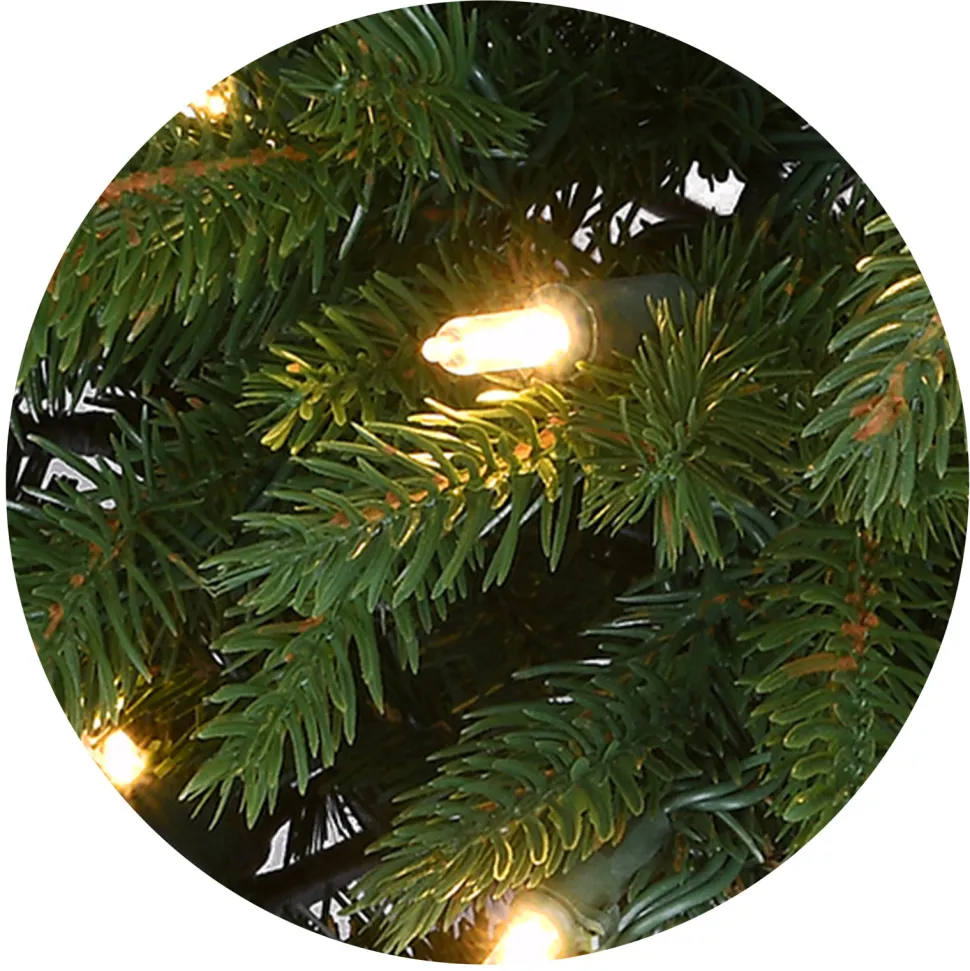 New The Holiday Aisle 7.5' H Green Realistic Artificial Spruce Christmas Tree With 800 Led Lights